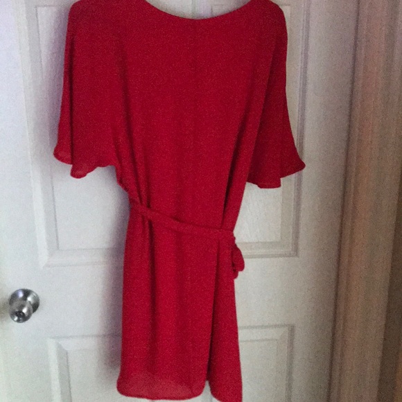 Flattering dress for work or play! - Picture 2 of 3